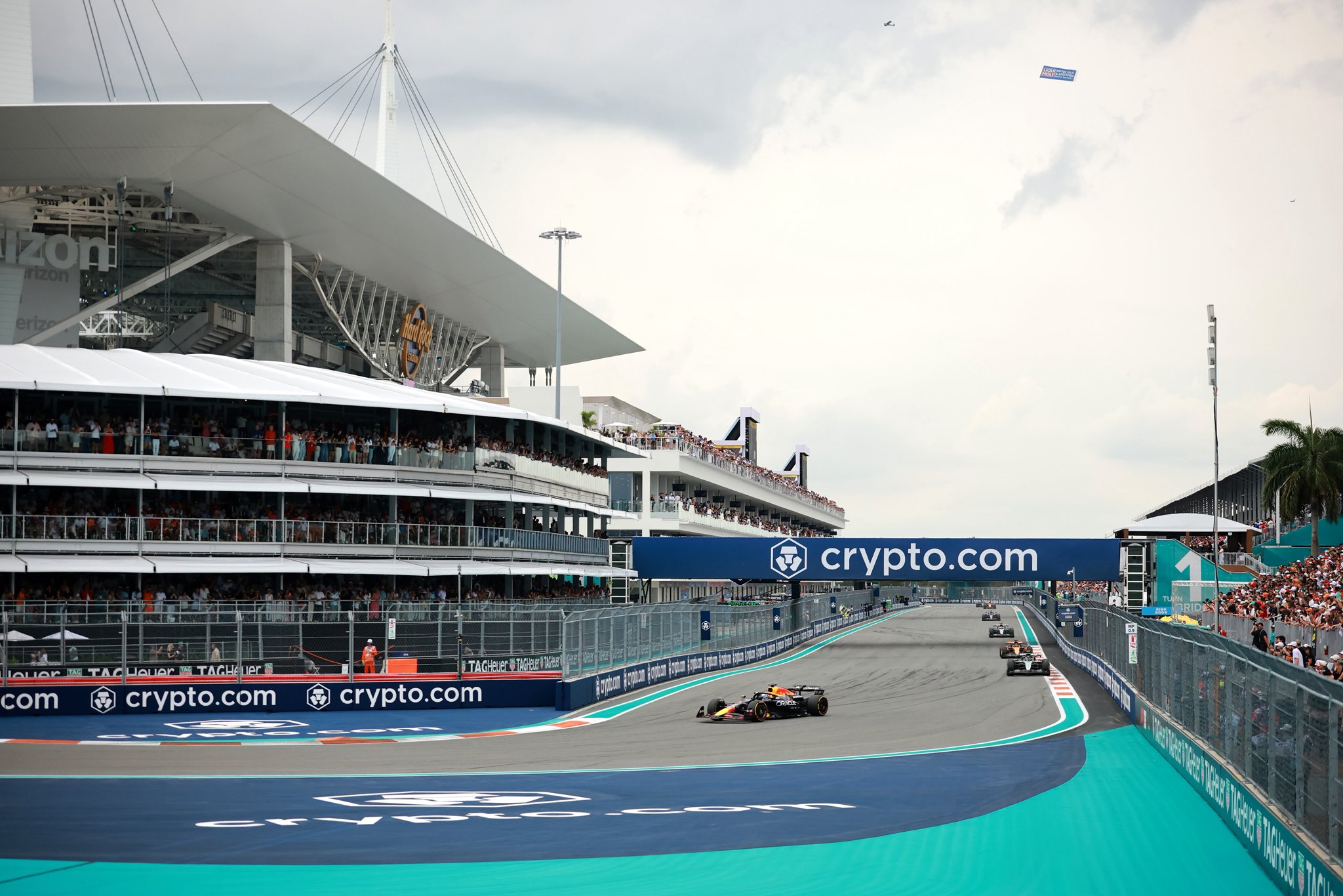 IŞIKLAR ARANIN ARDINDAN TEKRAR YEŞILE DÖNÜYOR. FORMULA 1 MIAMI GP'YLE GERI DÖNÜYOR!